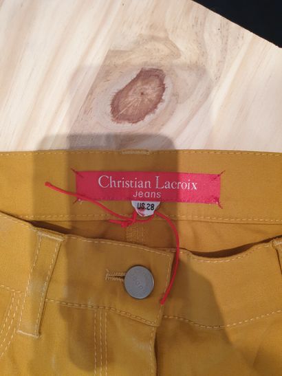null CHRISTIAN LACROIX: 

Cotton pants in mustard color. 

Size US 28

(Slight stains...