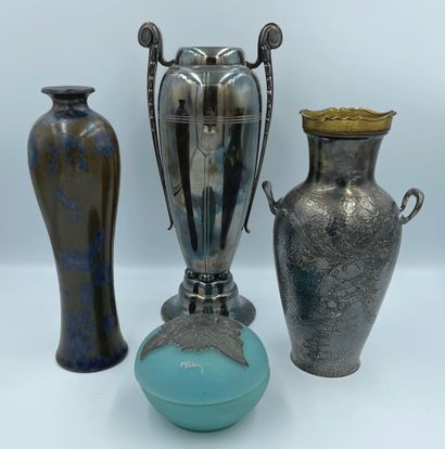 null Lot including a silver plated metal vase of Art Deco style (H. 26,5 cm), a silver...