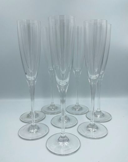null VILLEROY BOSCH : 

Suite of eight crystal champagne flutes