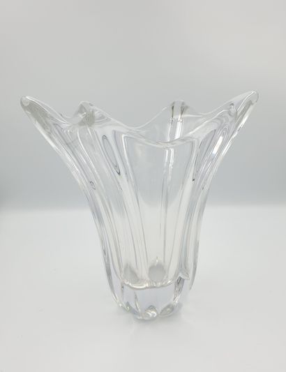 null DAUM France,

Tulip vase in crystal

H. 22 cm