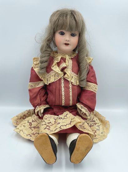 null Doll, head in porcelain cookie signed SFBJ 301 Paris size 8, mobile eyes, open...