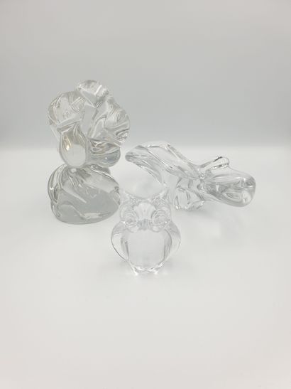 null DAUM France, Paperweight in molded crystal representing a flower. H. 17 cm (Very...