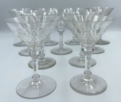 null BACCARAT :
Part of service in cut crystal including :
- 11 water glasses
- 12...