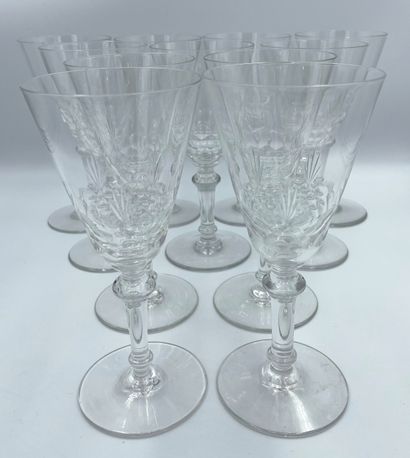 null BACCARAT :
Part of service in cut crystal including :
- 11 water glasses
- 12...