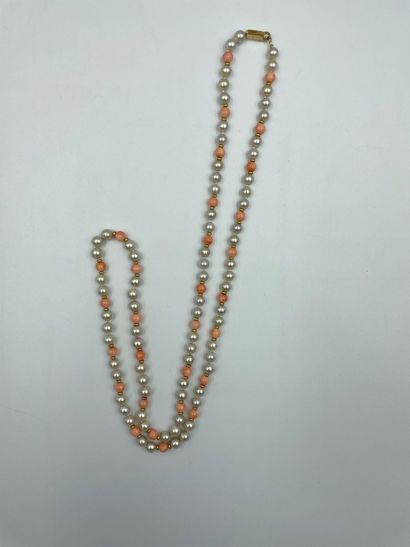 Long necklace composed of alternating cultured...