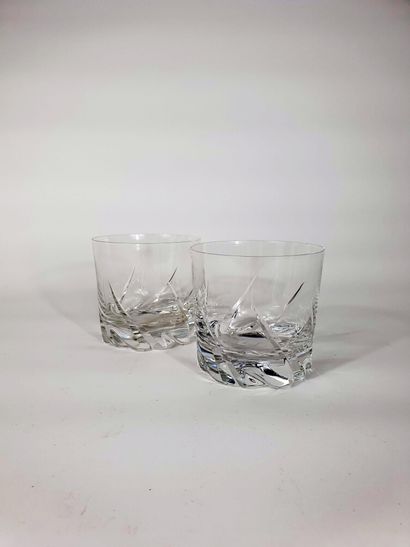 null DAUM, modèle Bleneau
Deux larges verres à whisky en cristal taillé.
Signés
H....