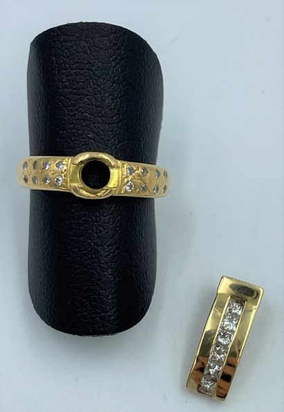 null Lot en or jaune 18 carats (750 millièmes) comprenant un pendentif serti d'une...