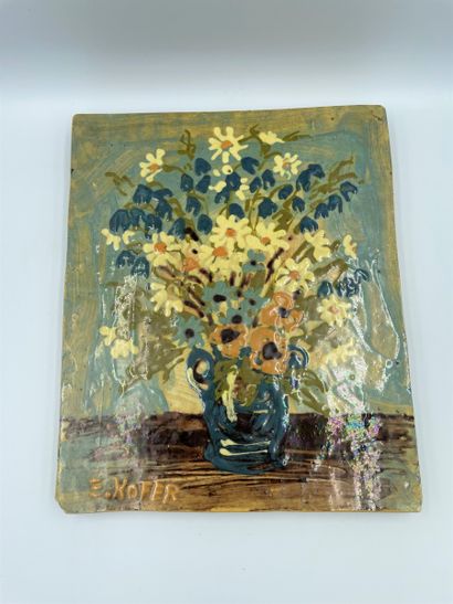 null Edouard HOFER (1907-1989): Bouquet de fleurs. Glazed ceramic plaque signed lower...