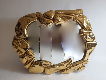 null Alain CHERVET (b. 1944): Large curved mirror, gilded metal frame
Signed
80 x...