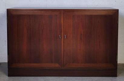 null Kai WINDING (XX): Rosewood two-leaf sideboard.
Work from the 1960s
68.5 x 110...
