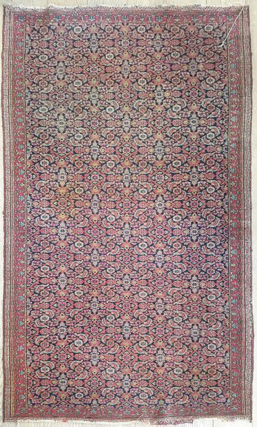 null Khorassan carpet with Herati decoration
Persia, circa 1880 
177 x 120 cm
(Some...