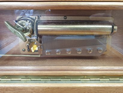 null REUGE SAINTE-CROIX, Switzerland: Cigar music box. 
72 blades on a cylinder....