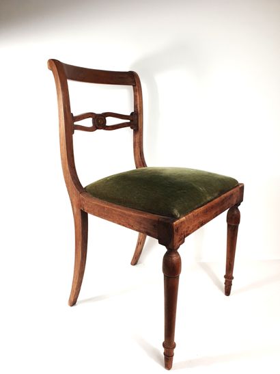 null Suite of five chairs in varnished natural wood with slightly curved backs, entablature...