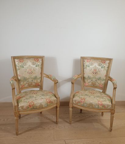 null Pair of molded and carved white and yellow lacquered wood armchairs with queen's...