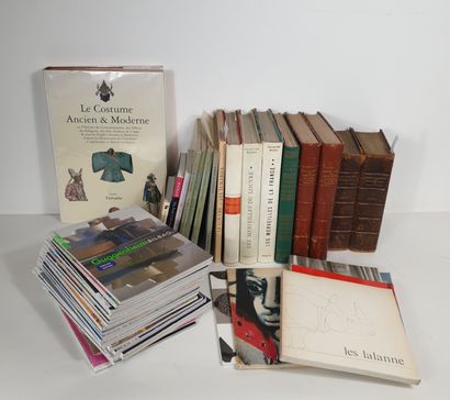 null Lot of books including: 
Collective work, The Frick Collection, Handbook of...