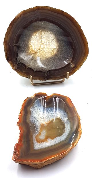 null Set of two agate ashtrays 
2.5 x 13.5 x 10 cm - 2 x 14.5 x 13 cm