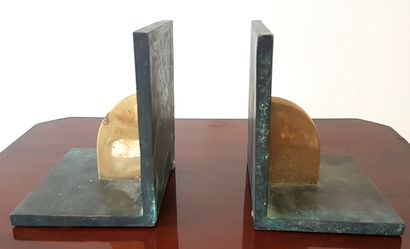 null Christian de BEAUMONT diffusion, Pair of antique green patina bronze bookends...