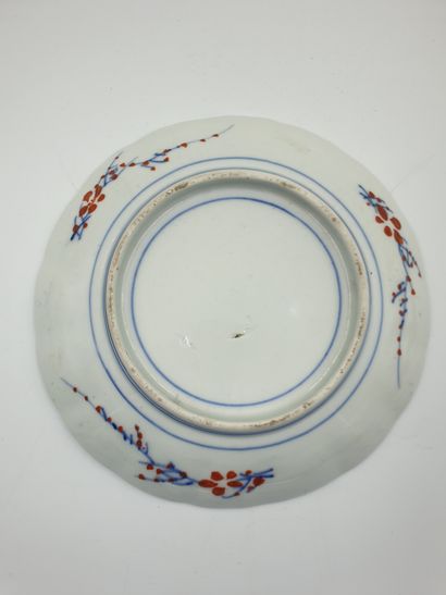 null Japan, circa 1900
Polylobed plate in Imari porcelain, decorated with floral...