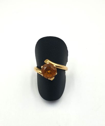 null Ring, set in 18k (750‰) yellow gold with a claw-set faceted citrine
TDD 55
Gross...