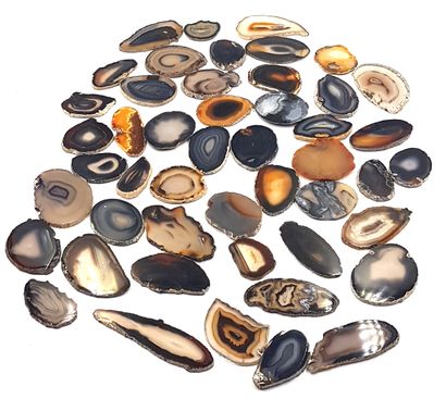 null Set of forty-nine small agate slices in various sizes and colors