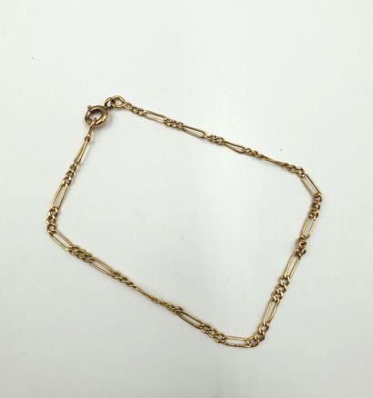 null 18k yellow gold (750‰) supple horse chain bracelet
Weight: 2 g. approx.
L. 18.5...