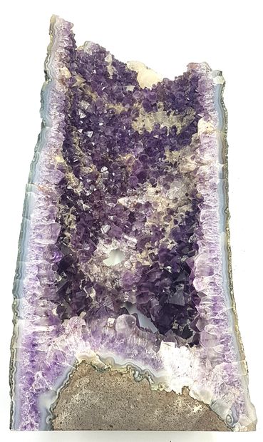 null Large amethyst block with quartz inlay 
34.5 x 17 x 11 cm
Weight: approx. 10...