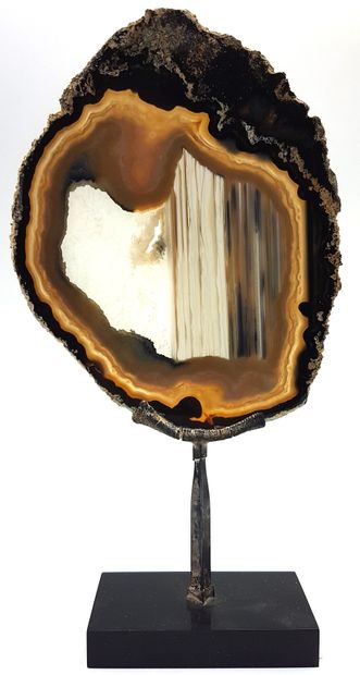 null Agate slice mounted on base 
16 x 11.5 cm - H. 22.5 cm (with base)