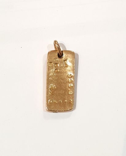 null Ingot-shaped pendant in 18k (750 ) yellow gold
Weight: 7.85 g. approx.
2.5 x...