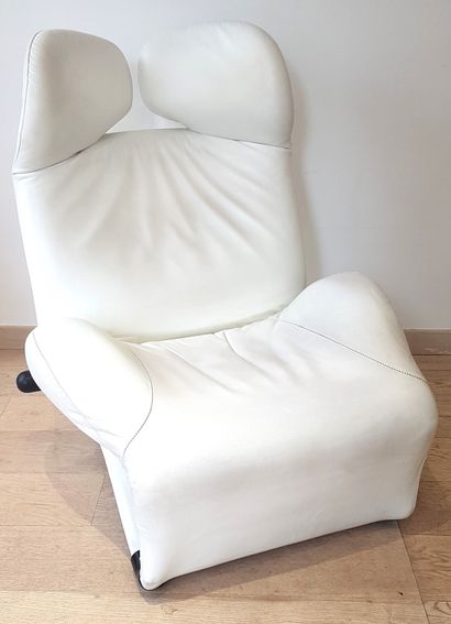 null Toshiyuki KITA (b. 1940) for Cassina, Pair of armchairs model WINK in white...