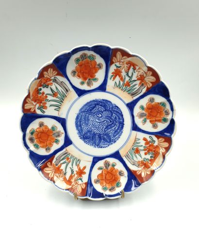 null Japan, circa 1920
Polylobed plate in Imari porcelain, painted and stenciled...