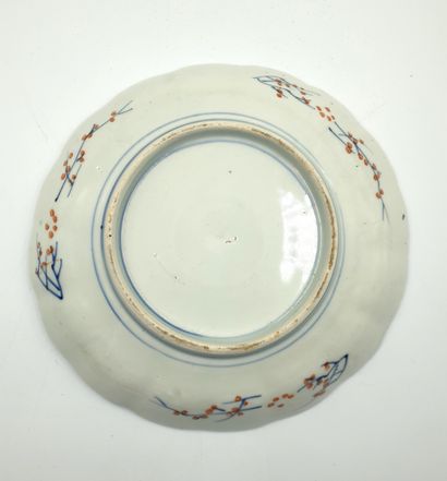 null Japan, circa 1900
Polylobed plate in Imari porcelain, decorated with floral...