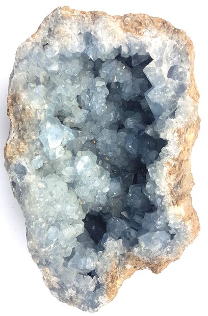 null Large celestite geode from Madagascar 
27 x 18 x 20 cm
Weight : 20 kg appro...