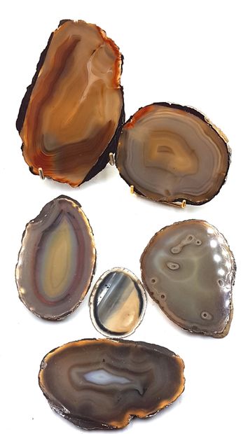 null Set of six small agate slices 
14 x 10 cm - 10 x 9.5 cm - 12.5 x 7 cm - 11 x...