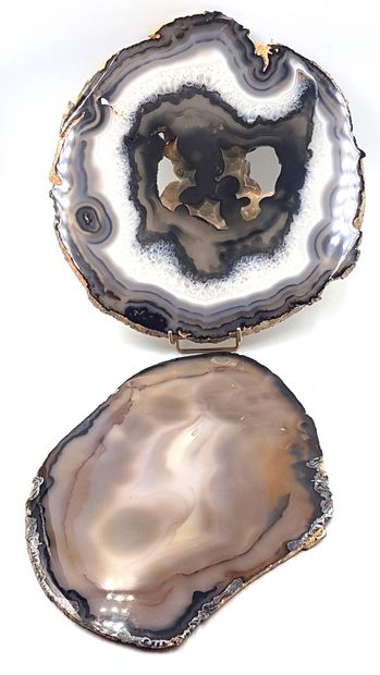 null Two very large agate slices 
35 x 25 cm - 32 x 31 cm
