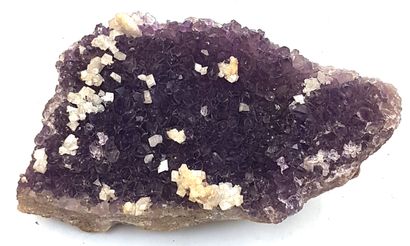 null Amethyst block with rhombohedral calcite inlays
5 x 10 x 4 cm
