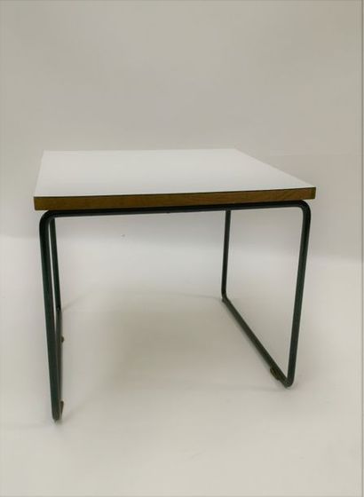 Pierre GUARICHE Petite table dite "volante"  Piètement métallique noir et plateau...