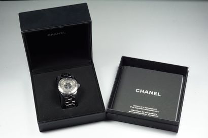 null CHANEL : Montre de dame en céramique et titanium, modèle « J12 Chromatic »,...