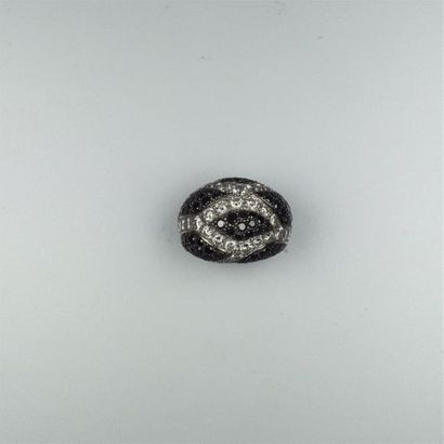 CHOPARD - DE GRISOGONO Bague "Boule" en or gris 18K (750/oo) pavée de diamants blancs...