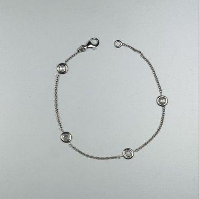null Bracelet en or gris 18K (750/oo) formé d'une chaînette maille forçat entrecoupée...