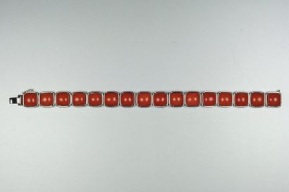 null Bracelet en or gris 18K (750/oo) composé de maillons carrés articulés chacun...