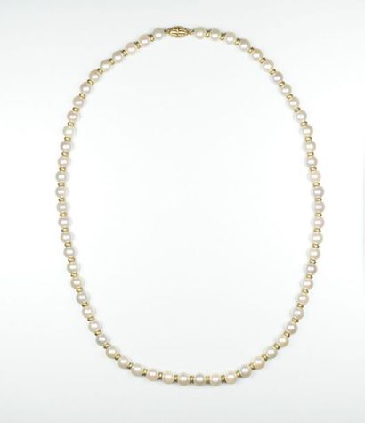 null Collier de perles de culture alternées de motifs en or torsadés, fermoir or...