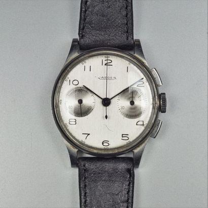 JAEGER : Montre chronographe d'homme en acier, cadran rond à fond argenté, deux compteurs...