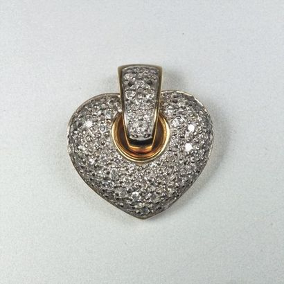 null Pendentif "Coeur" en or jaune 18K (750/oo) pavé de diamants taille brillant....