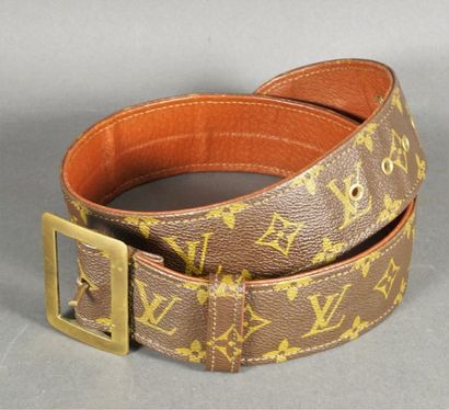 Louis VUITTON Paris made in France Ceinture en toile monogram. Taille 75 cm (Etat...