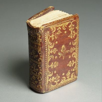 null Heures Nouvelles dédiées au Prince. Paris 1743. In 24, maroquin rouge. Tranches...