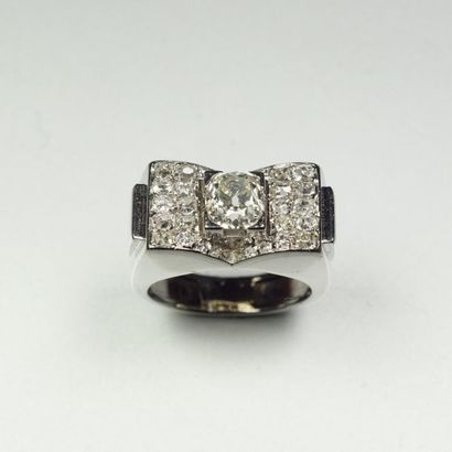 null Platinum "Tank" ring (850/oo) featuring an open book paved with old cut diamonds...