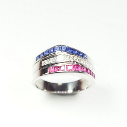 null Platinum ring (850/oo) adorned with three offset lines of calibrated sapphires,...
