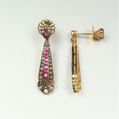 Paire de pendants d'oreilles en argent (925/oo)...
