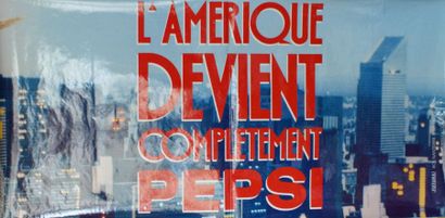 ANONYME L’AMÉRIQUE DEVIENT COMPLÉTEMENT PEPSI. Futurs, Nanterre - 68 x 240 cm (2...