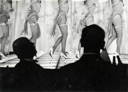 France Spectacle de danse dans un cabaret, Paris, ca. 1960.. Tirage argentique ca....